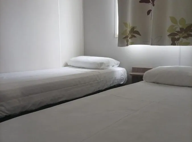 Playa De Ris Κάμπινγκ *